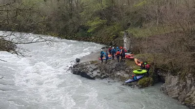 Rapide de Sarrance par 0,77m à Urdos. Sa poussait plutot fort, on a préféré l'éviter.