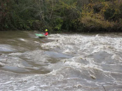 Tentative de surf dans le seuil de l'arrivée (65m3)