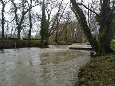 sans porte avec hautes eaux