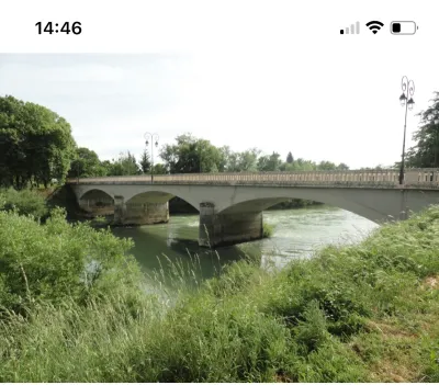 Le spot se trouve à 100m en aval du pont 