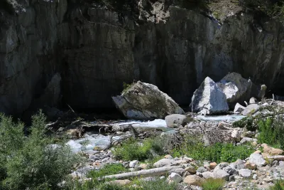 Embâcle dans le rapide du départ, peu après Névache
