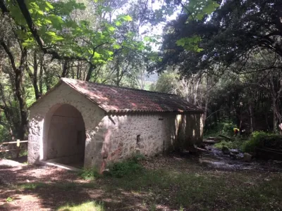 La chapelle Saint Jean. Une prière aux dieux de la rivière avant le départ !