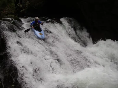 Emilien a l'entrée du rapide clé de la gorge