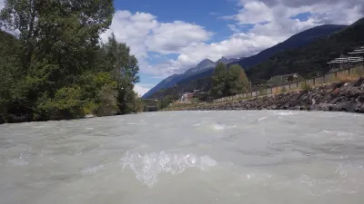le plat avant villeneuve, avec un gros rouleau à passer RD 100m avant la passerelle en bois !
