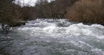Sous le troisième barrage (hauteur 1m) avec un niveau d'eau sympa.