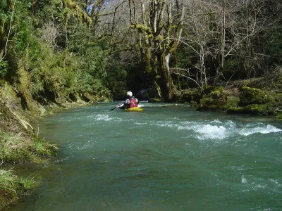 Ca y est on a passé la résurgence et on attaque la partie un peu engorgée avec bien plus d'eau.
