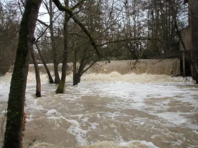 la cascade en crue, voilà ce que sa donne