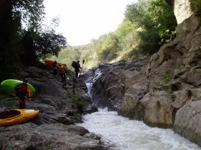 l'infran de largentière:entrée du village sous le pont du musé de la soie.