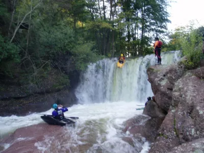 nous choisissons de continuer après l'infran pour pas louper les deux chutes qui suivent.debarquement au club de largentière deux km en aval du village.