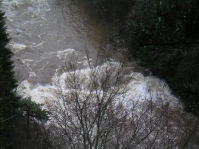 Toujours les eaux blanches, plus en détaille, lors de la crue de décembre 03