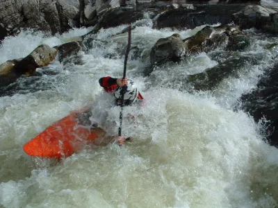 deux autres beaux rapides a négocier dont un avec un rappel,profitez -en:les gorges sont courtes.