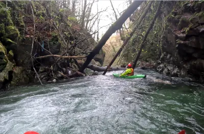 Mikado en fin de Gorge par Bas niveau, Attention.