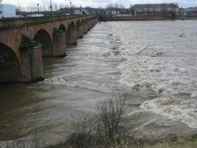 vue général par crue (ici celle de février 2003)
0.83 sur l'echelle [url]http://www.geo-hyd.com/clients/diren/web/detail.asp?station=8[/url]
