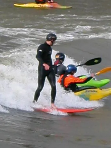 Surf session et pas de prise de tete sur le Cher !  tout le monde cohabite avec le sourire