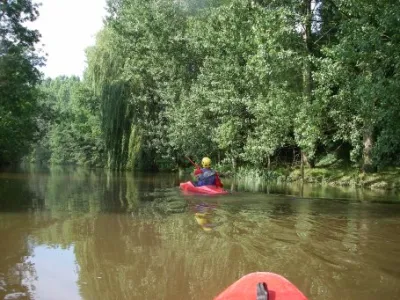 Entre le Moulin de Serans et la retenue de Bernay. Image reflétant bien le caractère TRES calme de ce tronçon.