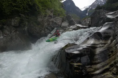 Max réembarque dans le chaos par basses eaux... 
Avec plus d'eau, embarquer plus bas...