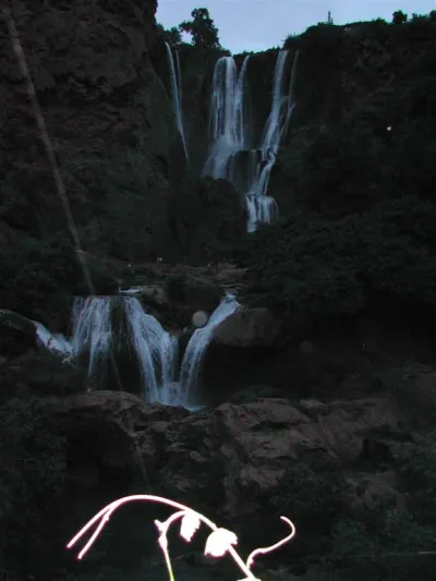 les cascades auraient été une femme,je l'aurais épousé sur place.
le site des cascade d'Ouzoude est incontournable pour ce qui vont au maroc.