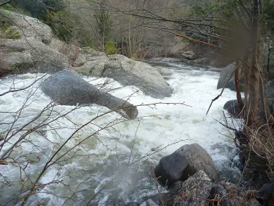 Le gros passage à sécuriser, car le gros pinfle situé à droite de la photo, siphonne bien comme il faut, et les deux langues d'eau y amènent droit dessus!