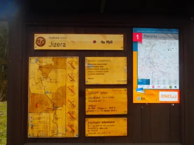 Cabane, à Myte, au niveau du débarquement de la mumlava qui correspond aussi à l'embarquement d'un des parcours de la Jizera. On y retrouve plein d'infos utiles sur le niveau de difficulté des différents parcours, les points d'embarquement/débarquement, les niveaux d'eau requis/conseillés etc. 