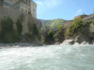 L'arrivée dans Entrevaux