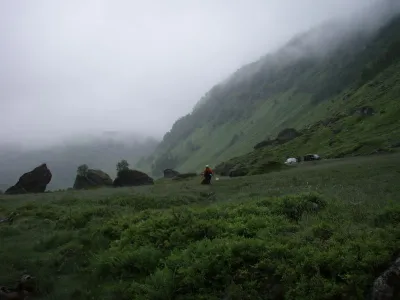 Embarquement dans le brouillard.