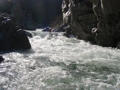 Dernier seuil des Rapides des Conques (4, 4+ selon le niveau d'eau), superbes rapides dans le gneiss sur 300mètres