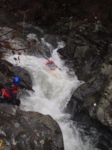 Keul dans le Goulet (4+), à sécuriser obligatoirement par fort niveau d'eau