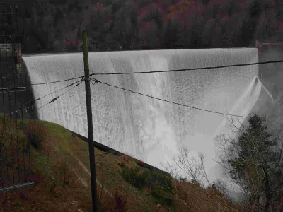 le barrage de la palisse surverse. là il était à 0.27