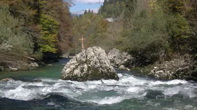 Vue amont de la Scala di Bohinja (rapide en IV)