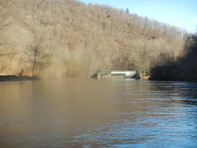 le barrage, débarquer à gauche