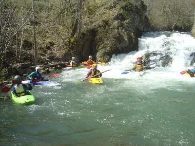 L'entente Toulouso-Audoise à l'embarquement sous la cascade mal pavée. 40 cm à l'echelle.