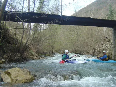 Quelques kayakistes locaux par bas niveau.