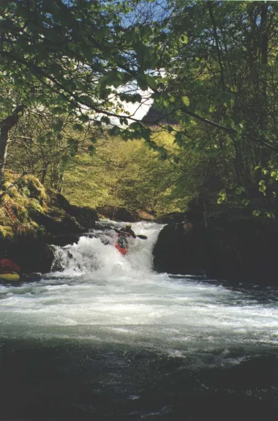 Seuils dans le premier km par niveau moyen. Avec plus d'eau, prévoir de bonnes sécus RG