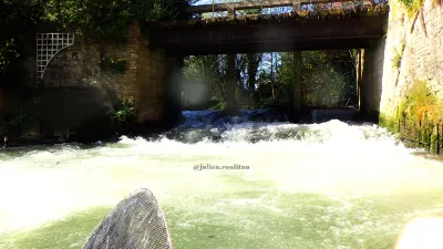 Passage du moulin, passage à gauche, beaucoup de tronc à droite et au milieu