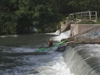 Barrage William à Pont Audemer, descente de la glissière.