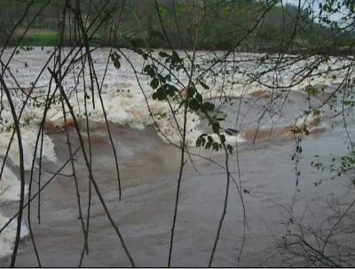 La vague rive droite par 2,60m a l'echelle de Capdenac.
excellent creux, peut etre le meilleur nivo.