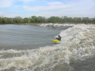 Bert sur la vague de roger (6000m3/sec le 02 avril 2006)