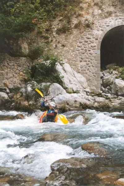 A la sortie des gorges de Saorge, un petit  trou pour s'amuser un peu.
