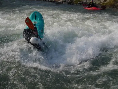 spot (parfois appelé "la machine à laver") rouleau retentif juste après la passerelle, pas spécialement beaucoup de fond notament sur la droite, mais tout de même exploitable en pocket boats...