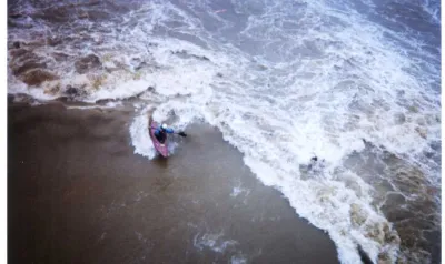 La vague lors d'une grosse crue . Rider:FROM