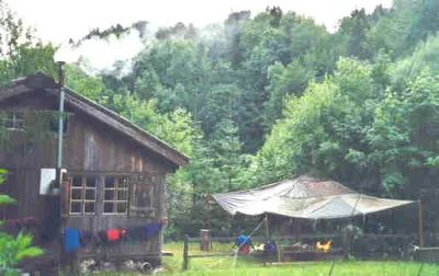 Local du KKS à Bäuertweidli b. Boltigen au bord de la Simme.