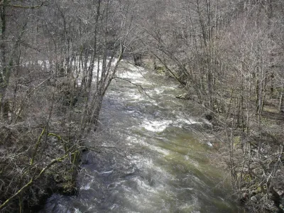 débarquement,il est aussi possible de continuer jusqu'au pont la rhue à la sortie de Champ sur Tarentaine en classe 3