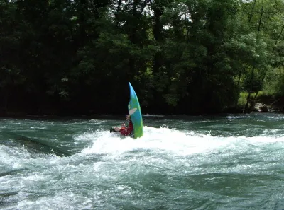 Moi dans le rouleau à l'époque où je naviguais en ska, 0.5m/0.6m à lourdes, je pense
