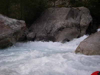 le syphon entre les gros passages et le pont de champhorant. Il vaut mieux y jeter un petit coup d'oeil pour ne pas avoir de surprise. 