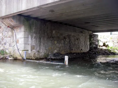 Si toutefois vous décidiez de naviguer . Echelle au pont de l'embarquement . A 70 cm c'est un peu trop bas.