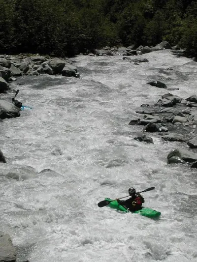 Steve et Paddler quand c'est moins raide. Notez la rareté des stops, qui caractérise l'ensemble du parcours.