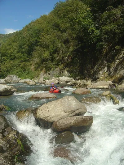 Dans les gorges en amont du Suquet par bas niveau d'été.