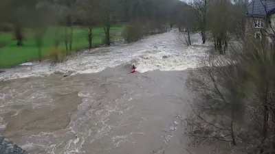 A 4.60m à la station de Prévinquières. La vague est tellement bien à naviguer à ce niveau !!!