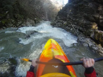 Dans la gorge